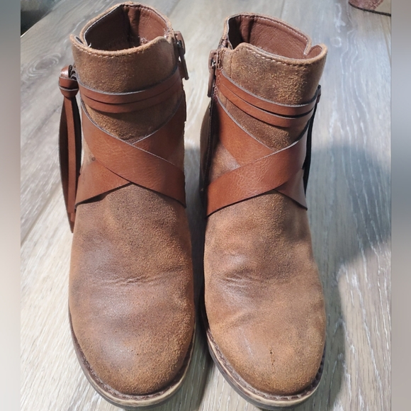 Sophie17 girls Chestnut brown faux suede, tassel/heel boho bootie Size 1 - Picture 3 of 16